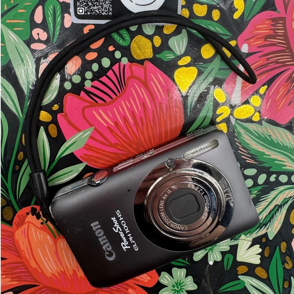 Canon PowerShot ELPH 100 HS 12.1MP Digital Camera Gray with Charger and Case